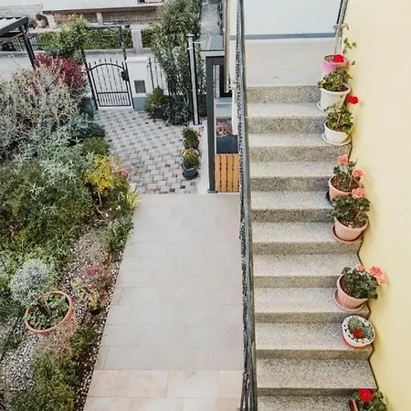 Apartments With Hot Tub Umag - 25324