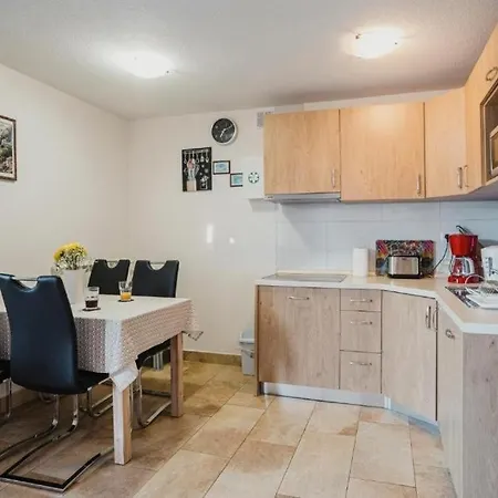 Appartamento Apartments With Hot Tub Umag - 25324