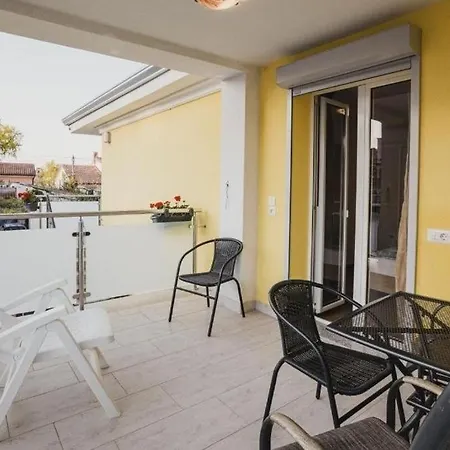 Appartamento Apartments With Hot Tub Umag - 25324 Umago